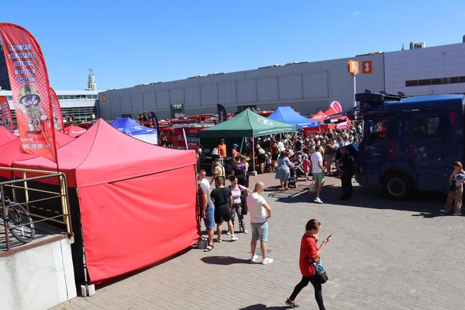 Zlot Czerwonych Samochodów w Poznaniu