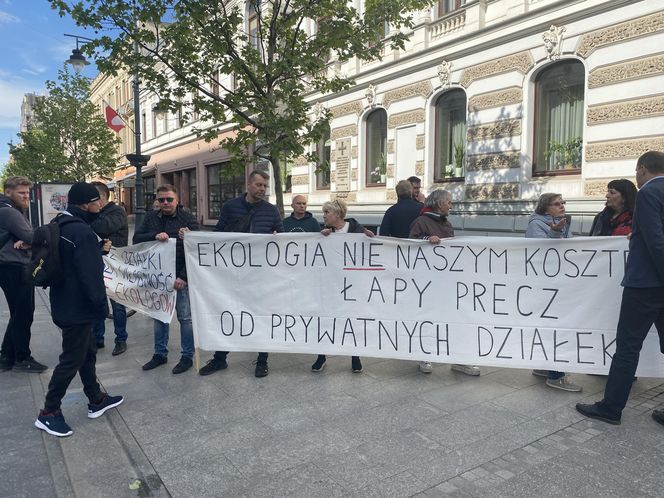 Wielki protest pod urzędem miasta w Łodzi. "Broń lasów Lublinka"