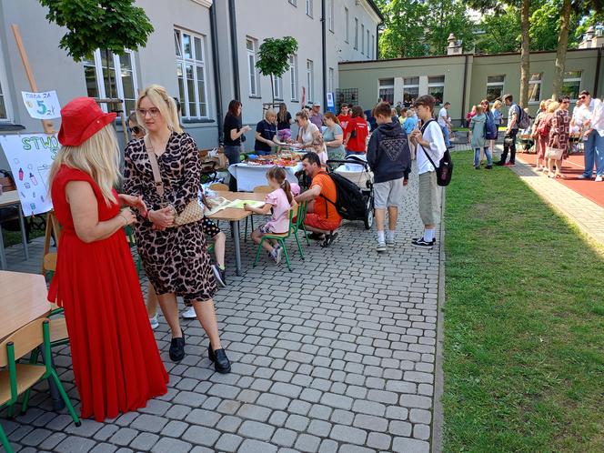 Nowa ławka Gaudiego została uroczyście odsłonięta podczas Pikniku Rodzinnego 2024 w siedleckiej "Jedynce"