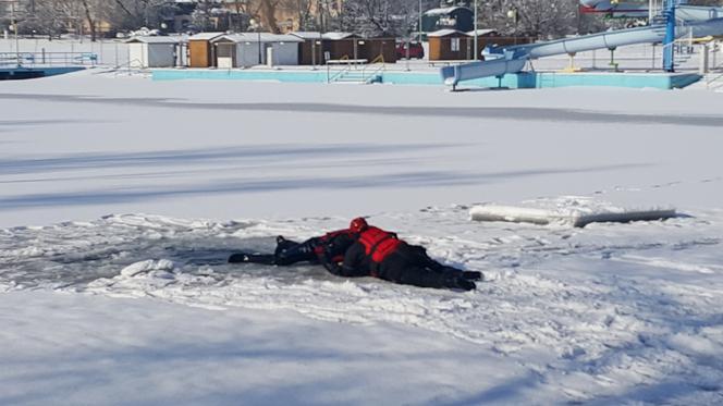 Pokazy ratownictwa lodowego na terenie kąpieliska Słupna w Mysłowicach