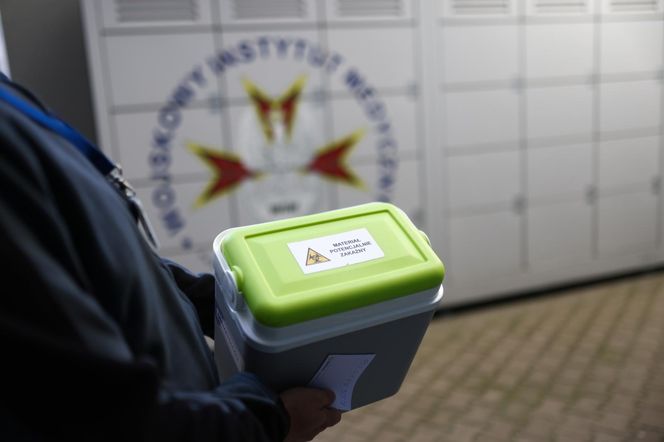 Paczkowy automat chłodniczy stanął na terenie warszawskiego Wojskowego Instytutu Medycznego 