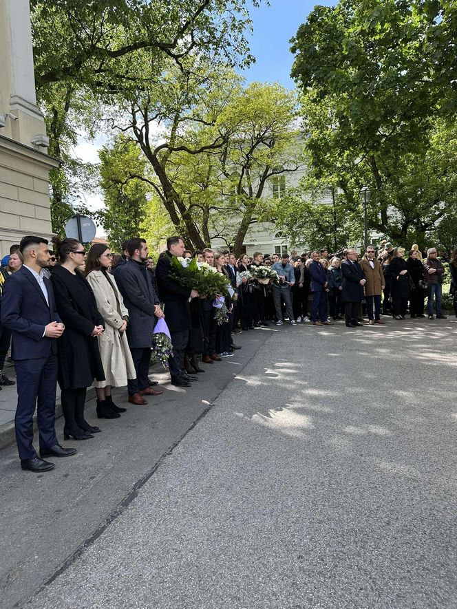 Upamiętnienie brutalnie zaatakowanej pracowniczki UW (8.05.2025)