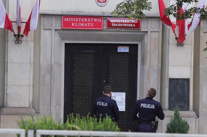 Aktywiści weszli na dach Ministerstwa