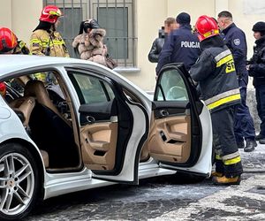 Porsche Panamera w ogniu! Pożar luksusowego auta w centrum Warszawy