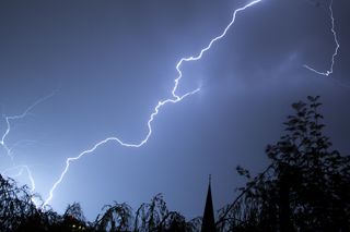 Alert RCB dla kujawsko-pomorskiego. Nadchodzą burze z silnym wiatrem i deszczem!
