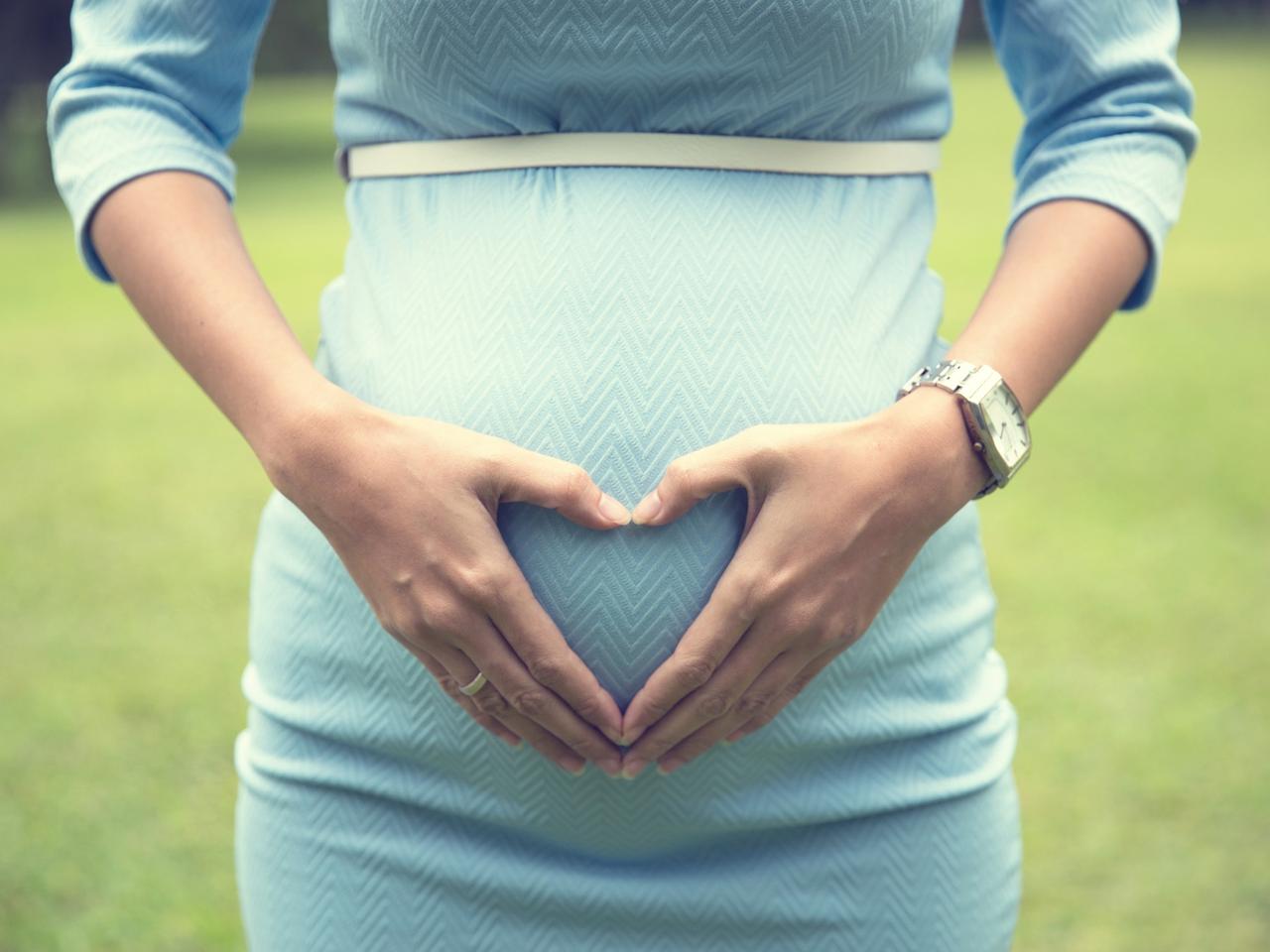 33. tydzień ciąży - dziecko ćwiczy oddychanie