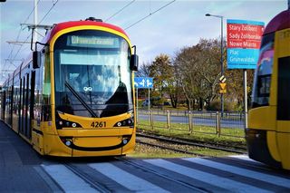 Zmiany w komunikacji w stolicy. Łatwiej dojedziemy na cmentarze w mieście