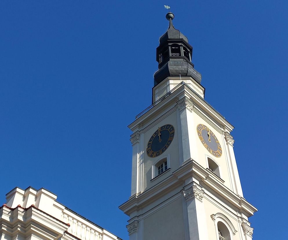 Na ratuszu w Lesznie czas stanął. Zegar przejdzie naprawę