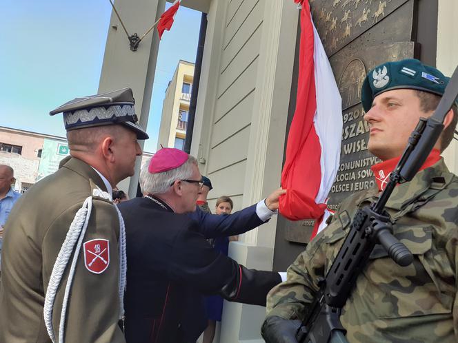 Odsłonięcie tablicy upamiętniającej 100-lecie Cudu nad Wisłą