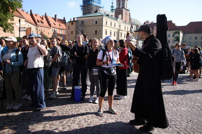 Pielgrzyma na Jasną Górę ruszyła z Krakowa. Tłumy uczestników zmierzają do Częstochowy