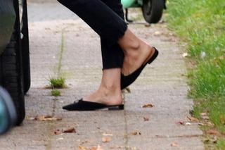 Kasia Tusk paraduje w klapkach. Zapomniała o skarpetkach 