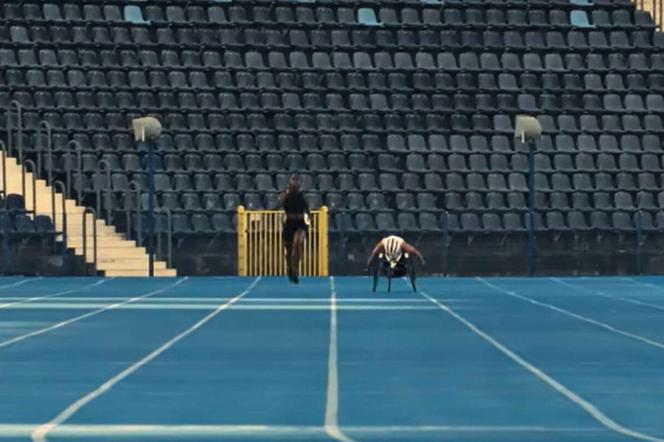 W kilka dni 8 mln osób zobaczyło bydgoski stadion w reklamie. Apple szukało do spotu takiego niezbyt nowoczesnego  