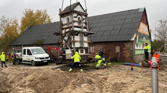 Przenieśli kapliczkę w Koleczkowie. Święta figura ważyła 17 ton!