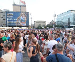 Potańcówka pod Teatrem Śląskim w Katowicach. Tłumy wręcz oszalały ZDJĘCIA