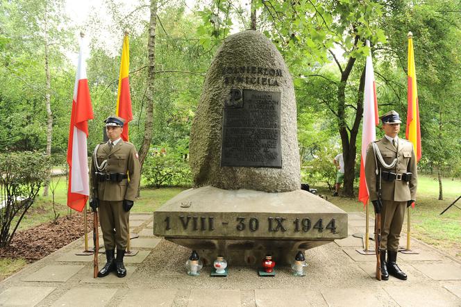 Uroczystości przy pomniku Żołnierzom Żywiciela na Żoliborzu