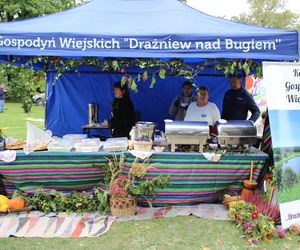 Było spotkanie z modą, muzyką i samochodami z lat 20. w Korczewie. Za nami impreza „Magia lat 20-tych” 2025