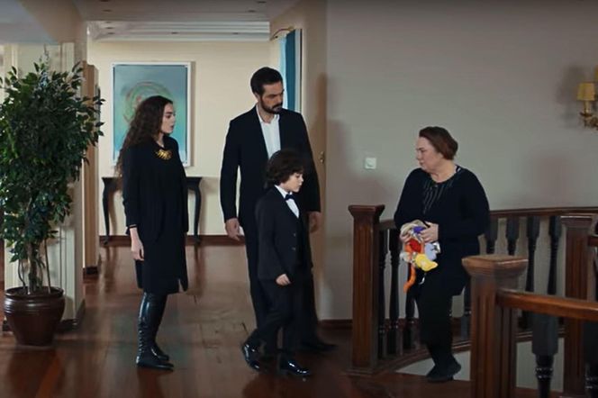 Tuż przed wyjściem okaże się, że jego kostium zniszczył się w praniu 