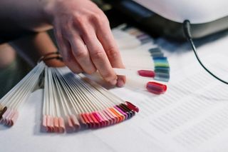 Manicure hybrydowy już nie będzie taki sam? Ważna zmiana w salonach od 1 września