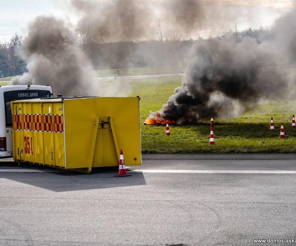 Wrocław. Ćwiczenia na terenie Portu Lotniczego im. Mikołaja Kopernika [ZDJĘCIA].