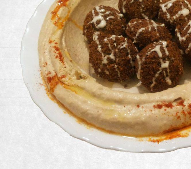 Pyszny, chrupiący i... idealny na lato. Zobacz, gdzie zjeść najlepszy falafel w Warszawie! [RANKING]