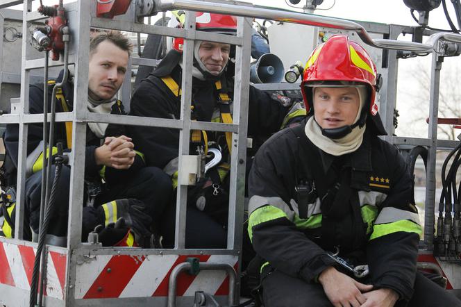 Strażacy 2 sezon. Rafał Borycki (Kuba Wesołowski), Wojtek Lewicki (Maciej Mikołajczyk), Staszek (Mateusz Banasiuk)