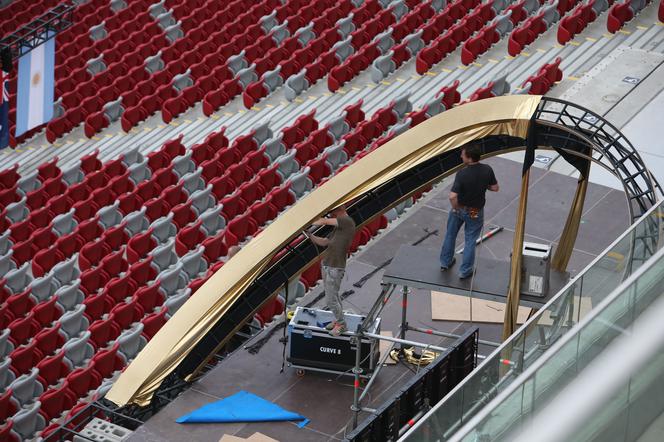 Na Stadionie Narodowym zagrają 45 cm nad ziemią