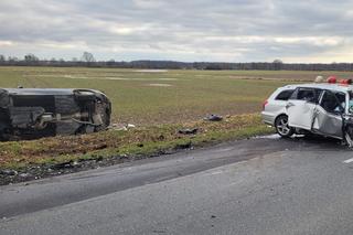 Jechał prawidłowo, zginął po zderzeniu z BMW. Widok rozbitych pojazdów przeraża