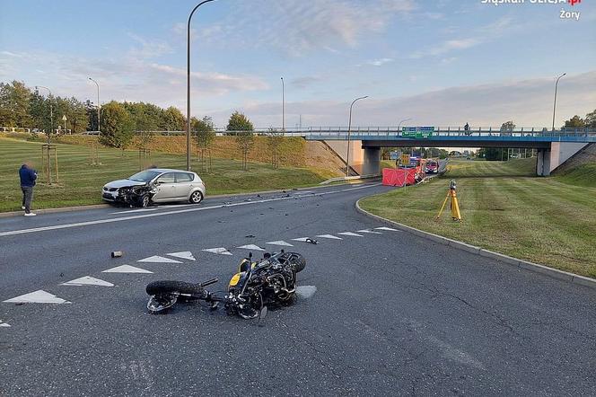 Motocyklista huknął w samochód. Tragiczny wypadek w Żorach