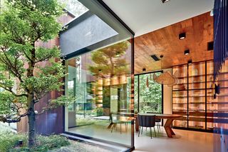 Bryła i wnętrza nietypowego domu