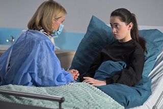 Pierwsza miłość, odcinek 4039: Angelika/Milena (Patrycja Franczak), jej matka Eliza (Anna Maria Sieklucka)