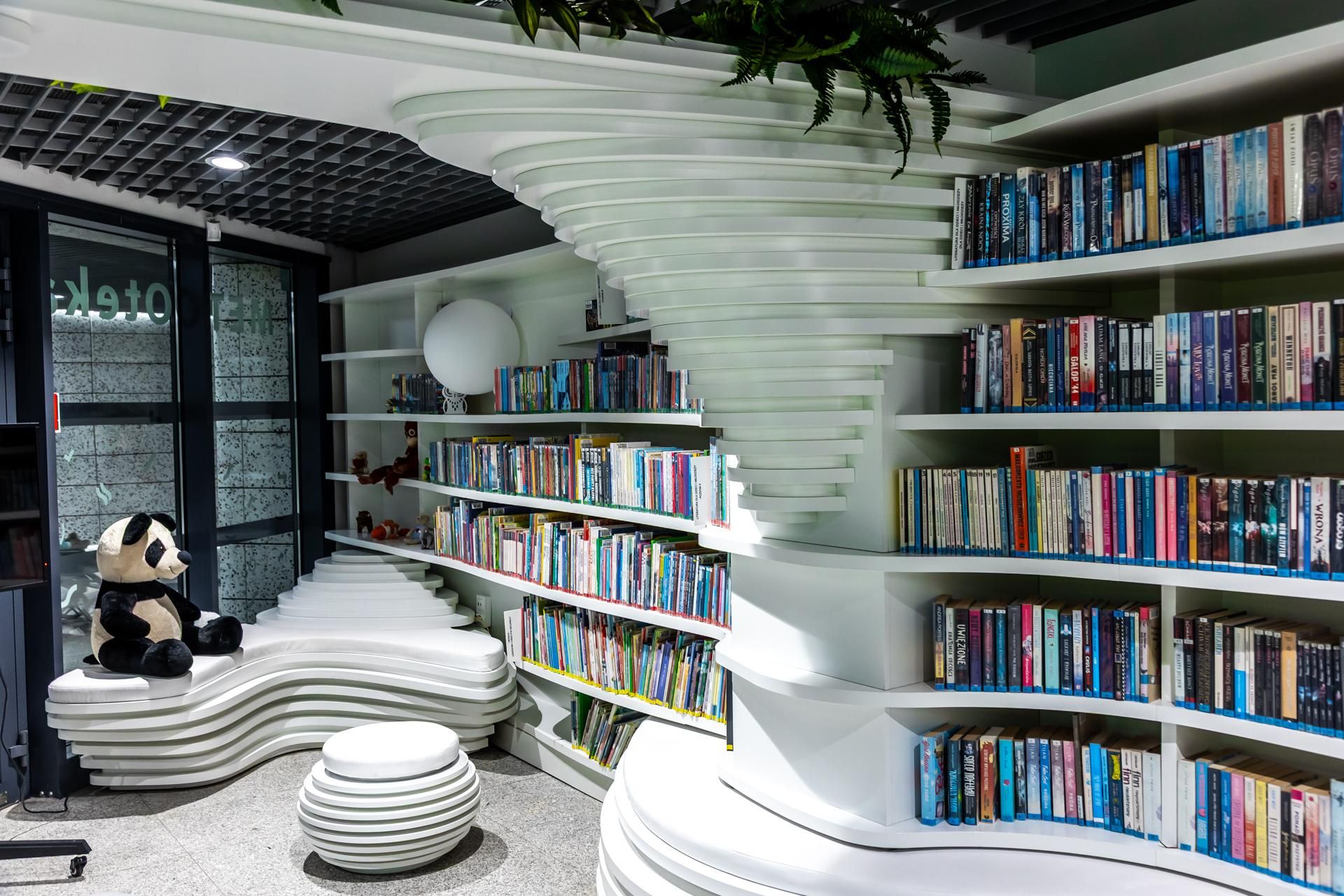 Metroteka – biblioteka na stacji metra M2 Kondratowicza w Warszawie