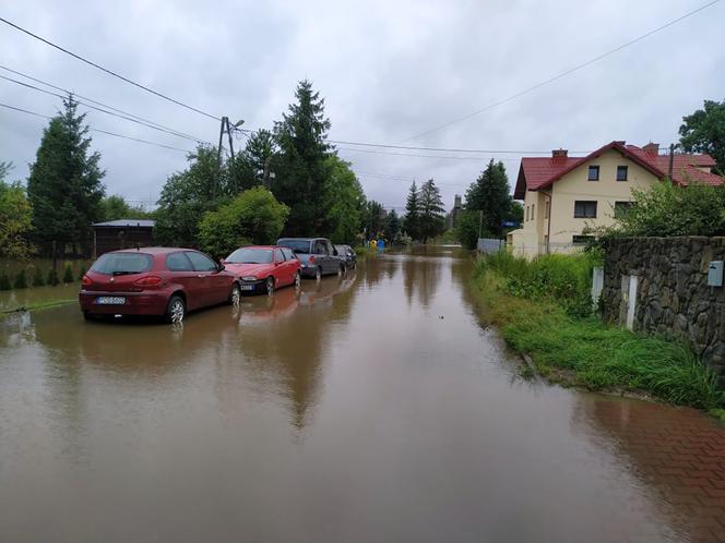 Krakowski Bieżanów zalany przez rzekę Serafę