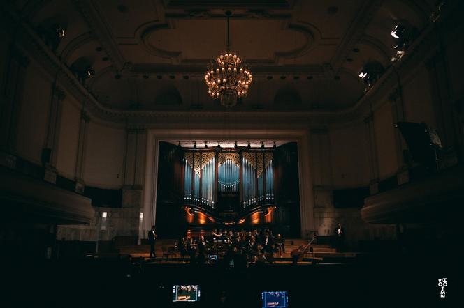 Jakub Józef Orliński i przydatne wskazówki, jak zachować się w filharmonii