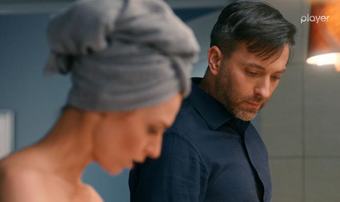 BrzydUla 2, odcinek 113. Ula (Julia Kamińska), Marek (Filip Bobek)