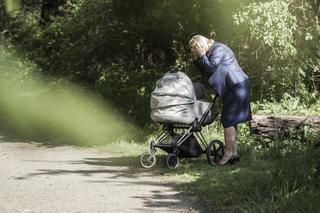 Zabrała wnuczka do lasu