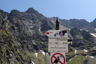 Turyści w Tatrach w czerwcu