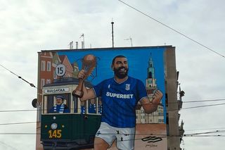 Mural Lecha Poznań ponownie odsłonięty. Poprawiony wizerunek kapitana można już podziwiać