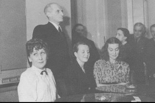 QUIZ PRL. Czerwone damy PRL-u. Jak naprawdę żyły żony dygnitarzy i partyjne celebrytki?