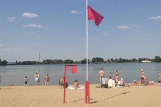 Czerwona flaga na plaży w Gołanicach!