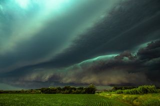 Orkan Claudia sieje spustoszenie w Portugalii! Podtopienia, zniszczone drogi i zerwane dachy