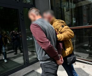 2,5 letnia dziewczynka zmarła w wyniku poparzeń i skrajnego odwodnienia. Rodzice zastępczy usłyszeli zarzuty