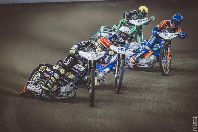Bartosz Zmarzlik obronił tytuł mistrza świata na Motoarenie. Zdjęcia z toru i trybun
