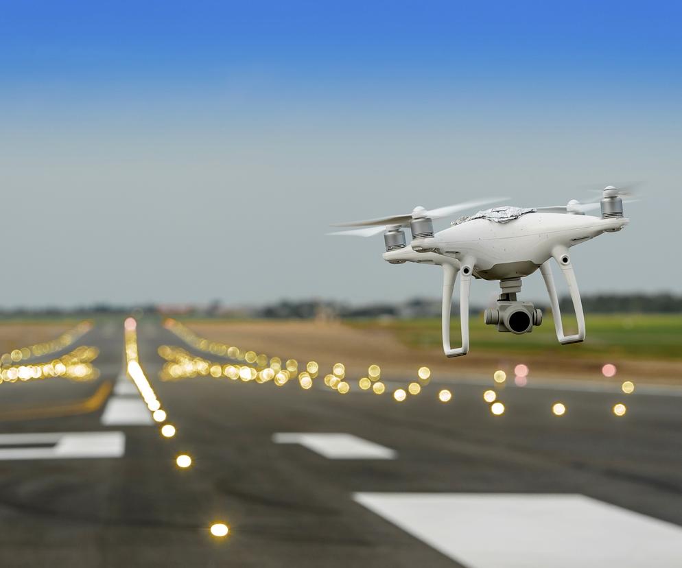 Gigantyczny dron naruszył przestrzeń powietrzną nad lotniskiem. Mogło dojść do przeraźliwej katastrofy!