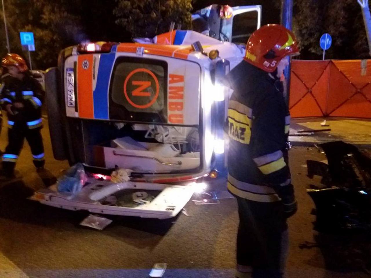 Noworodek zmiażdżony w przewróconej karetce