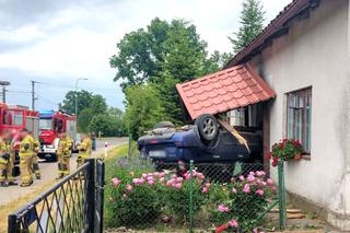 19-letni kierowca nissana wjechał w dom. Był pod wpływem alkoholu