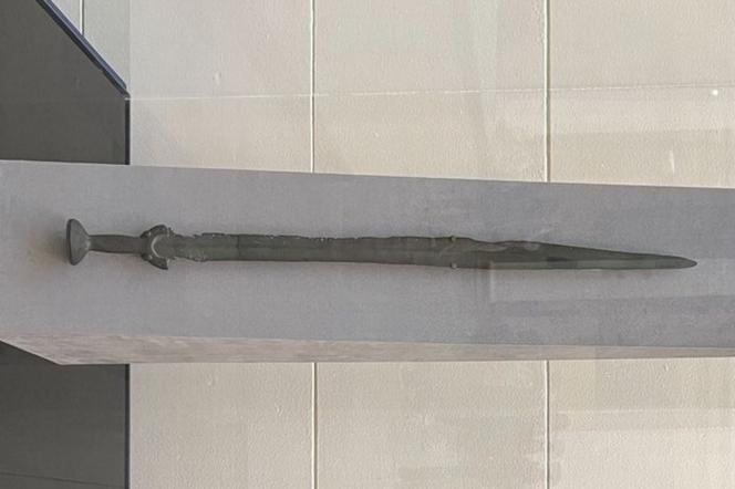 Ten miecz ma 3 tys. lat. Przez lata myślano, że to tylko współczesna replika