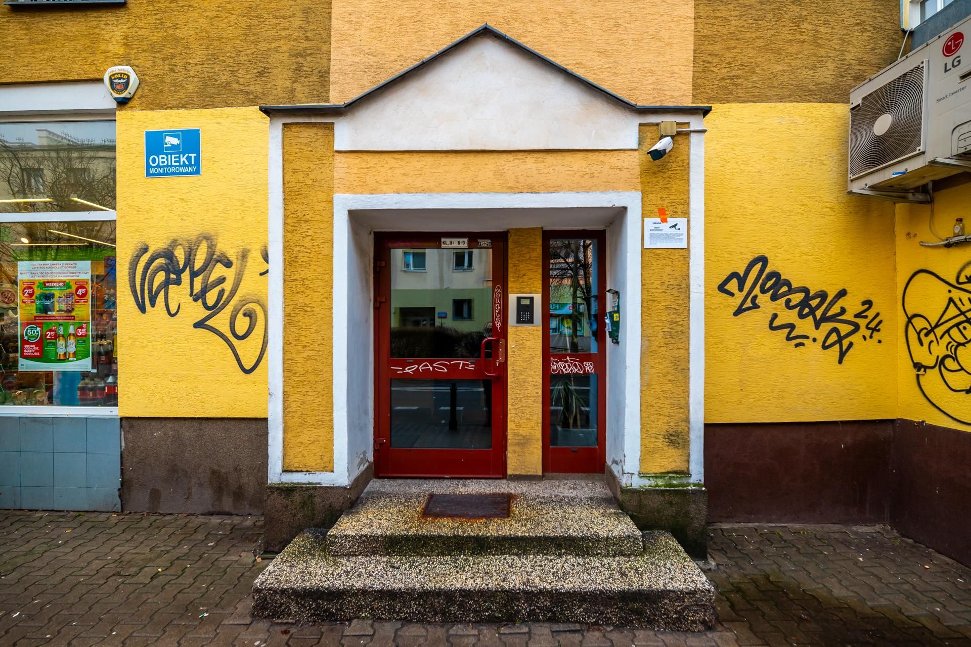 Blok na Madalińskiego 55 w Warszawie