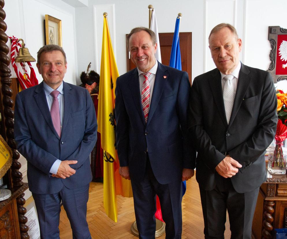 Rozmowa o morskiej energetyce wiatrowej i nie tylko. Spotkanie marszałka Struka z ambasadorem Danii