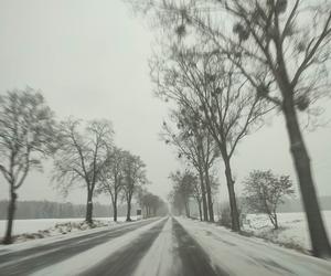 Atak zimy w Białymstoku. Fatalne warunki w mieście i Podlaskiem [ZDJĘCIA]