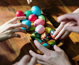 Stroik za dar serca. Wielkanocna akcja uczniów ZDZ w Kielcach dla hospicjum